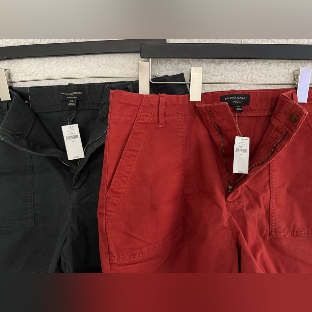 NWT Two Banana Republic Black and Red Cargo Shorts - Picture 5 of 6